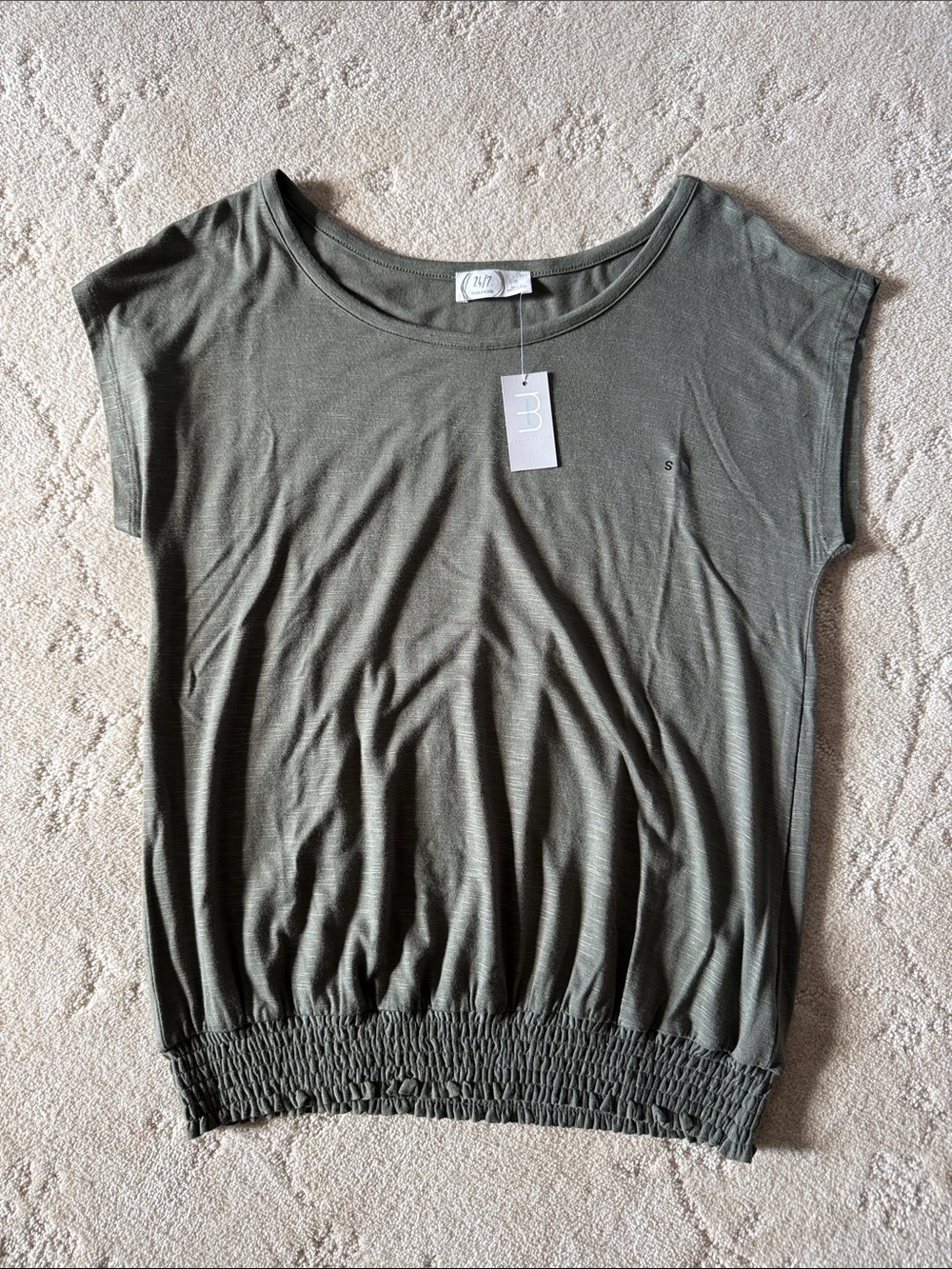 Maurice’s Casual Olive Green Women’s Short Sleeve Smocked Hem Top, Small, NWT